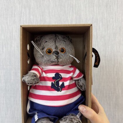 Басик в полосатой футболке с якорем