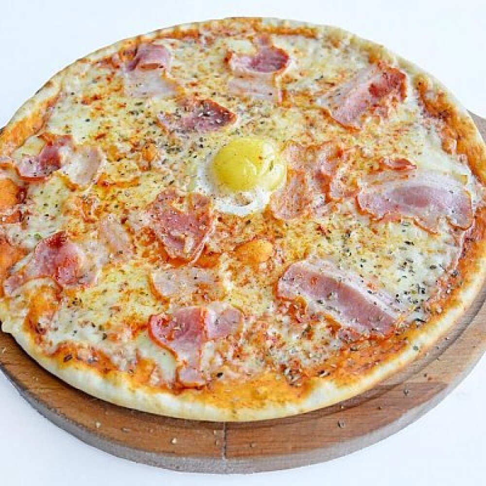 Пицца с курицей и яйцом