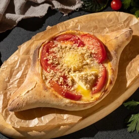 Хачапури по-аджарски с помидорами