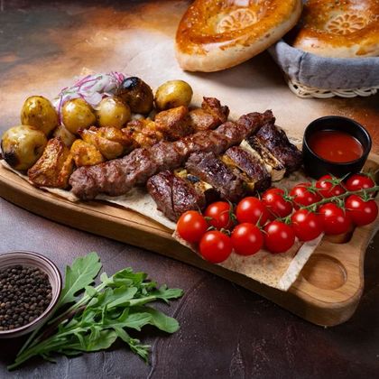Мини Ассорти (Телятина, Кебаб куриный, картофель на мангале, шаш. наполеон)