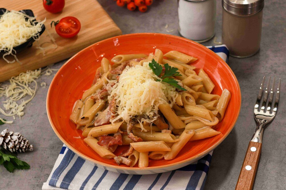 Паста с беконом и шампиньонами