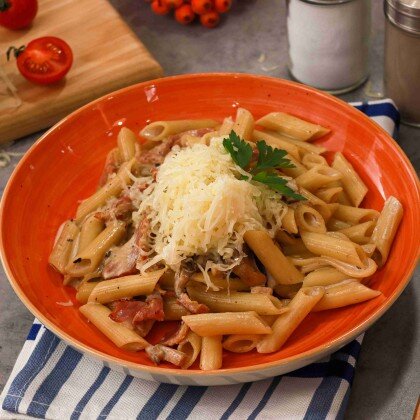 Паста с беконом и шампиньонами