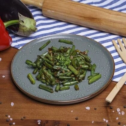 Обжаренная с луком стручковая фасоль