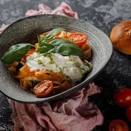 Паста со Страчателлой  и томатами