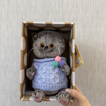 Басик BABY в вязаном жилете с помпонами