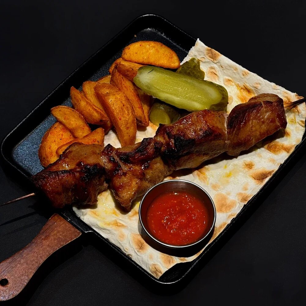 Шашлык из свинины с картофельными дольками