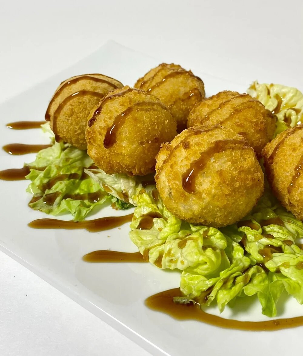 Рисовые шарики с угрем и соусом Унаги