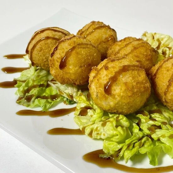 Рисовые шарики с угрем и соусом Унаги