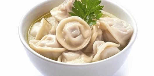Бульон с пельменями