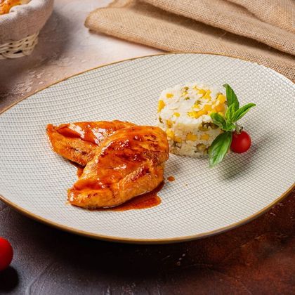 Стейк из куриной грудки с рисом