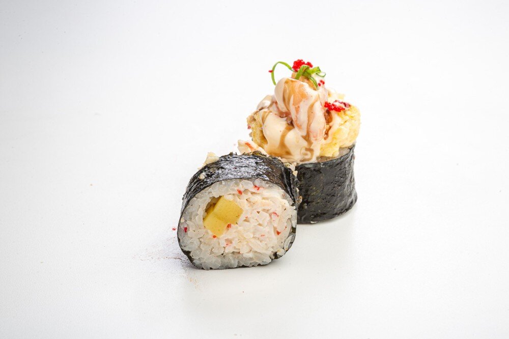 Половинка Запеченный ролл с сыром и креветкой