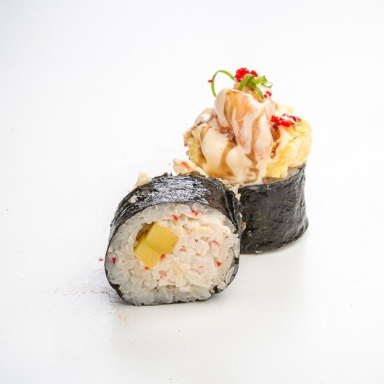 Половинка Запеченный ролл с сыром и креветкой