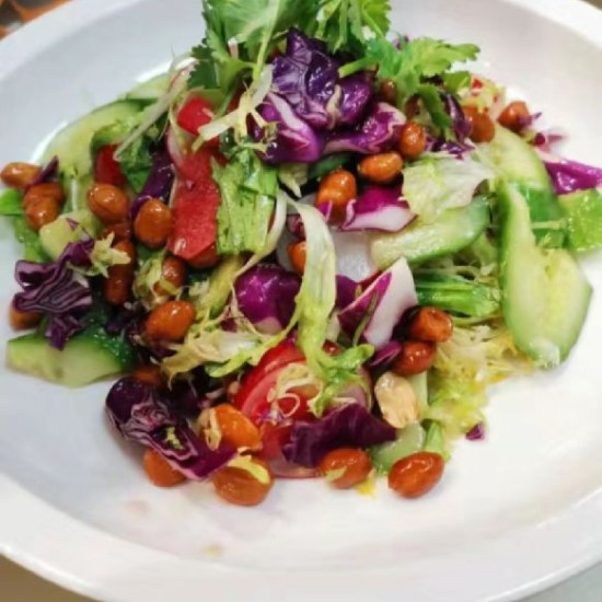 田园大拌菜 / Овощной салат с жареным арахисом