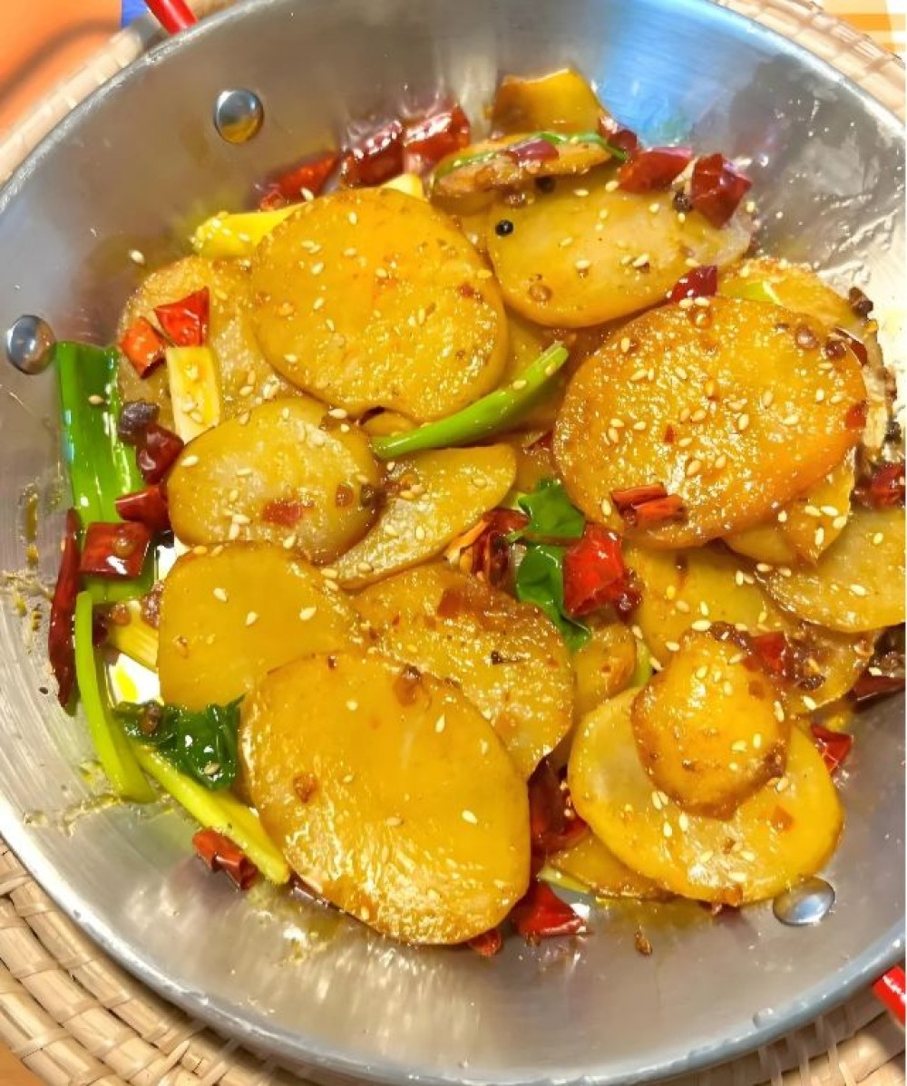 Жареный картофель на сковороде