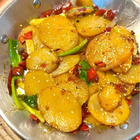 干锅土豆片  / Жареный картофель на сковороде