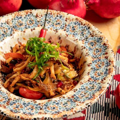 ЖАРЕНЫЙ ЛАГМАН С ТЕЛЯТИНОЙ