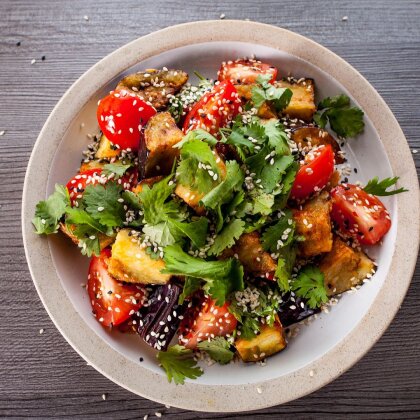 Салат с хрустящими баклажанами