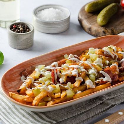 Картофель запеченный с беконом и маринованным огурцом