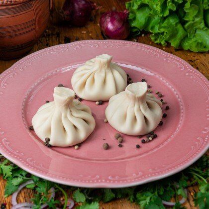 Хинкали с картофелем и копченым сыром сулугуни