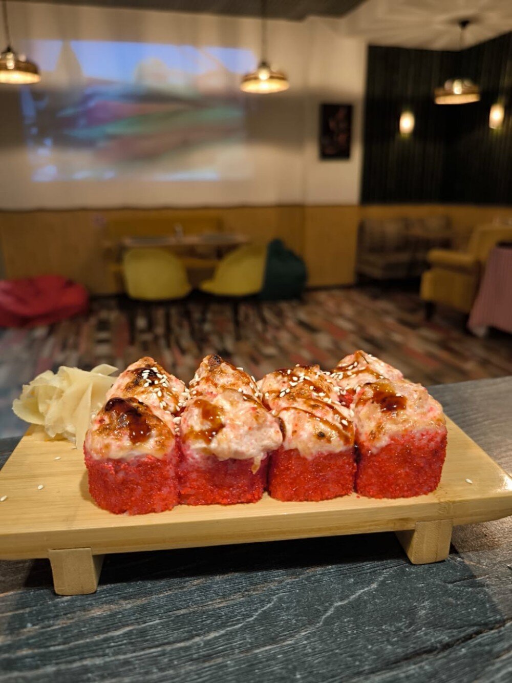 Запеченный ролл с креветкой
