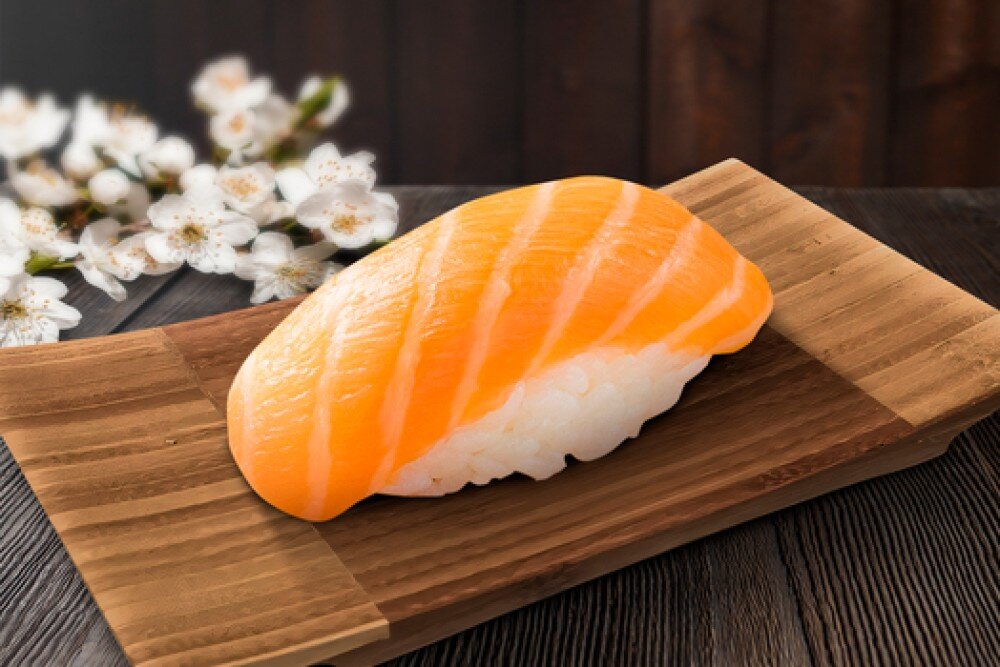 Суши с лососем