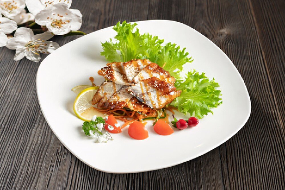 Салат с угрем