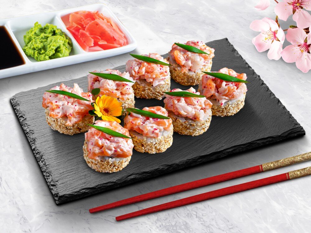 Ролл с лососем и креветкой