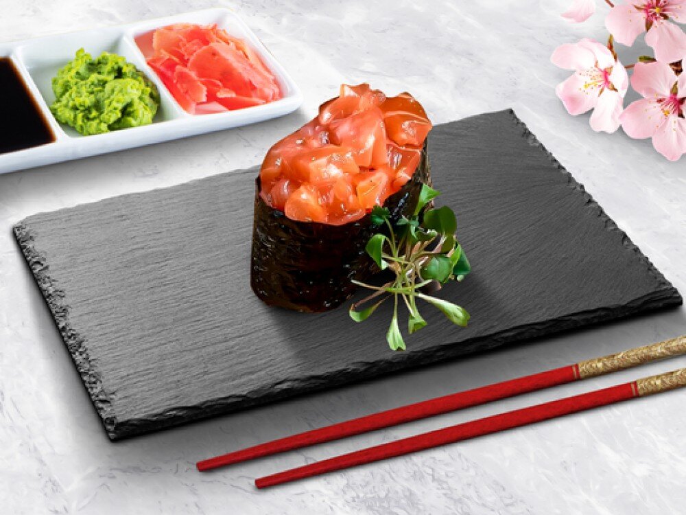 Спайси суши с лососем