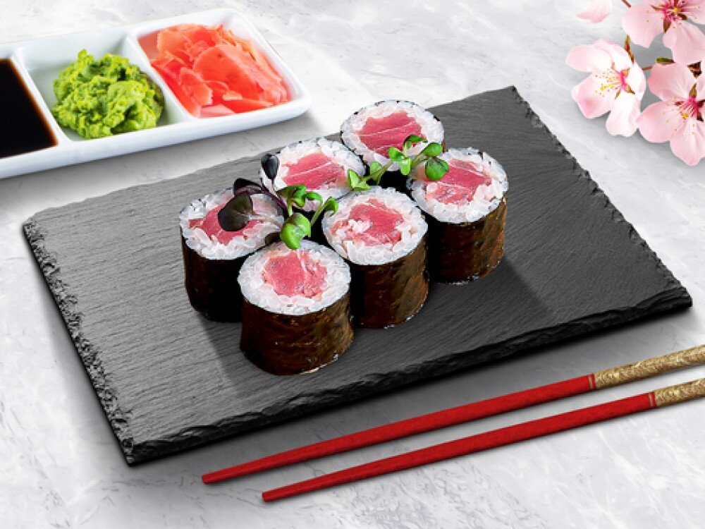 ролл с тунцом