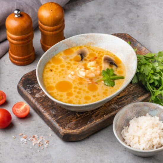 Том ям с морепродуктами