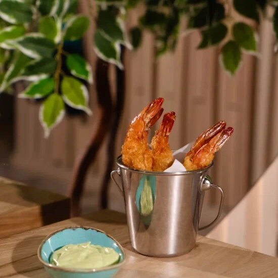 Креветки в темпуре с соусом сладкий васаби