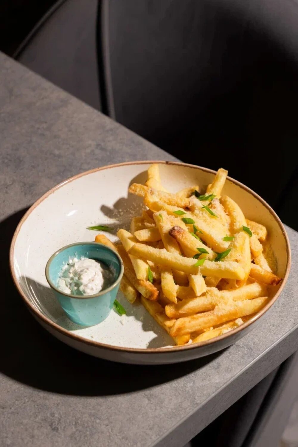 Картофель с пармезаном и сливочно-трюфельным соусом