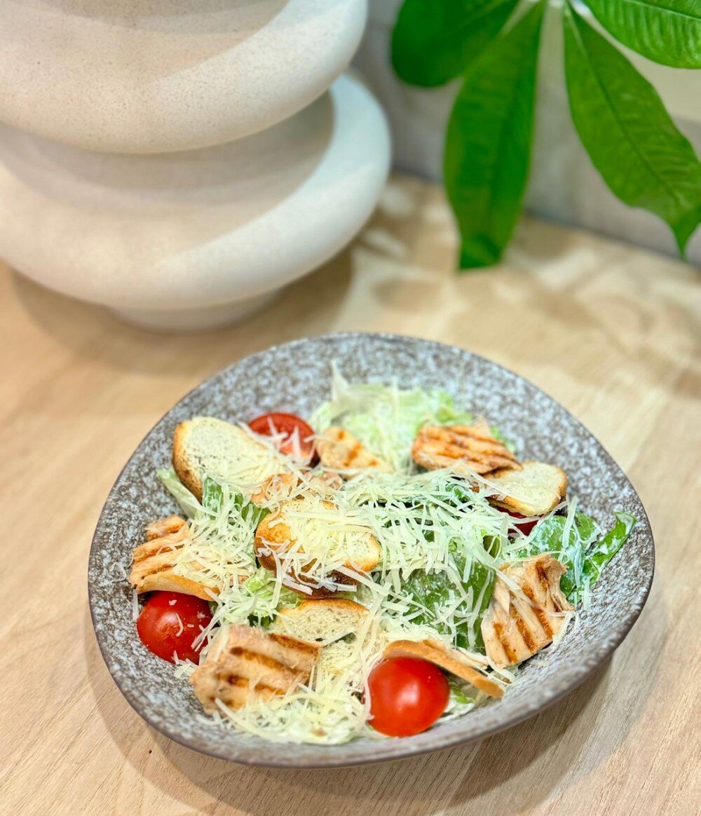 Салат цезарь с курицей