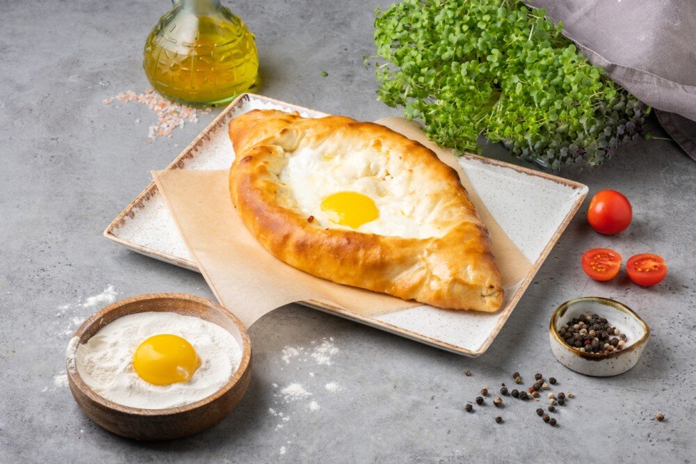 Хачапури с сыром и яйцом