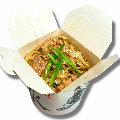 Удон с лососем под сырно-сливочным соусом