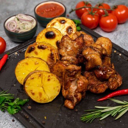 Курица и картофель на углях