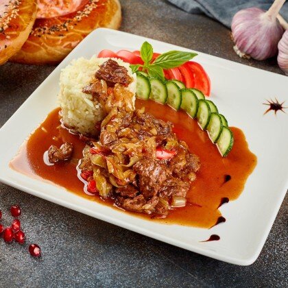 Тушенное мясо с рисом