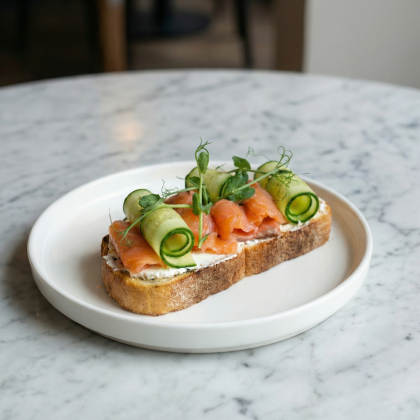 Брускетта с лососем