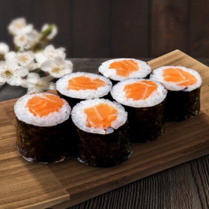 Маки с копченым лососем