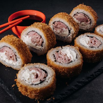 Жареный Ролл с беконом