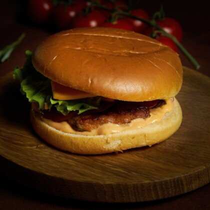 Бургер с говяжьей котлетой