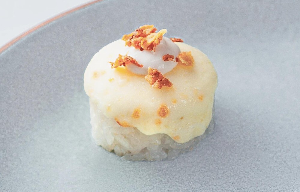 Запеченный цыпленок криспи с соусом цезарь (п)