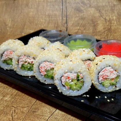 Ролл «Калифорния в кунжуте»