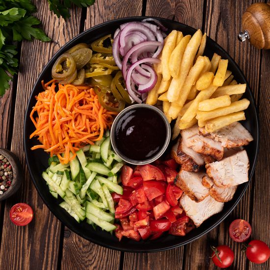 Шаверма Терияки на тарелке