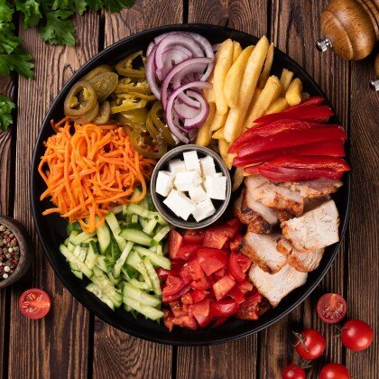 Шаверма на тарелке Греческая