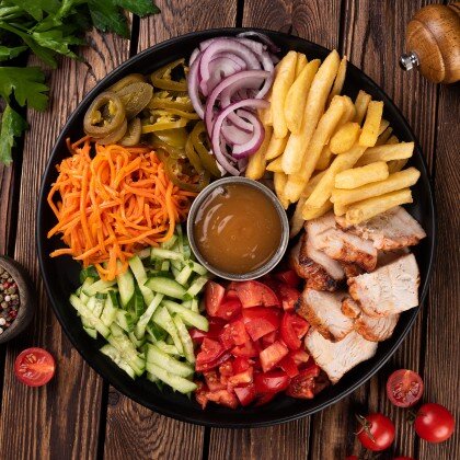 Шаверма на тарелке Тайская с кисло-сладким соусом