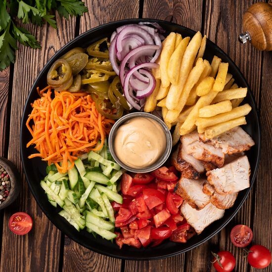 Шаверма Биг Тейсти на тарелке