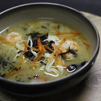 Суп с креветками и лапшой