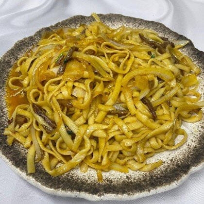 109. Жаренная лапша с говядиной