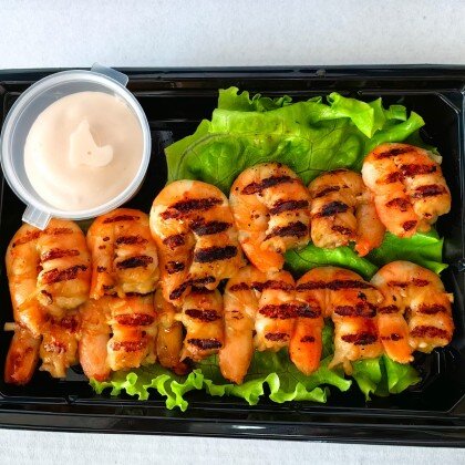 Жареные креветки на шпажке